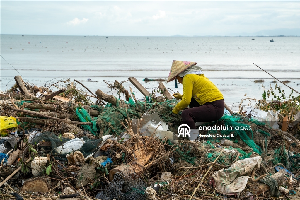 Vietnam’da Kalmaegi Tayfunu’nun yol açtığı ağır hasar görüntülendi