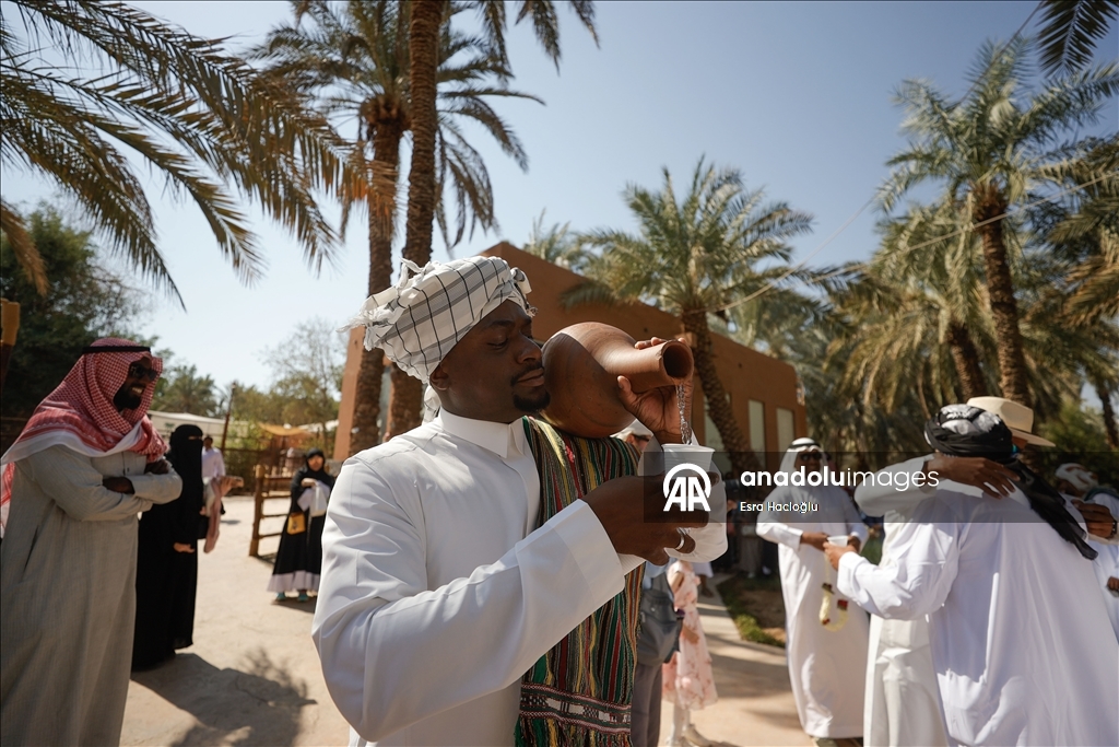 على خطى النبي.. مسلمون يختتمون رحلة من مكة إلى المدينة