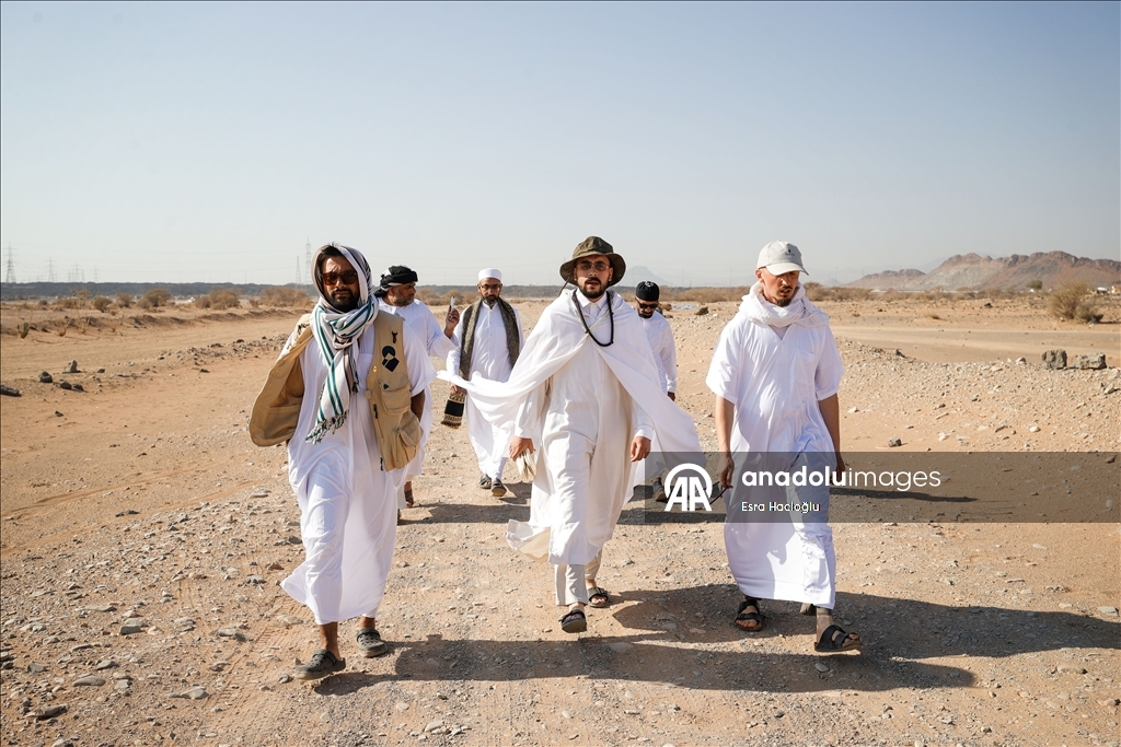 على خطى النبي.. مسلمون يختتمون رحلة من مكة إلى المدينة