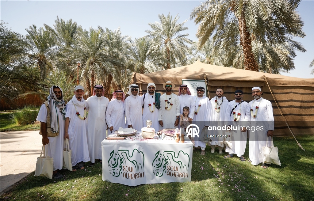 على خطى النبي.. مسلمون يختتمون رحلة من مكة إلى المدينة