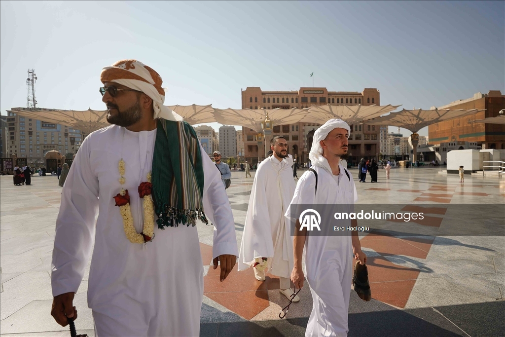 على خطى النبي.. مسلمون يختتمون رحلة من مكة إلى المدينة