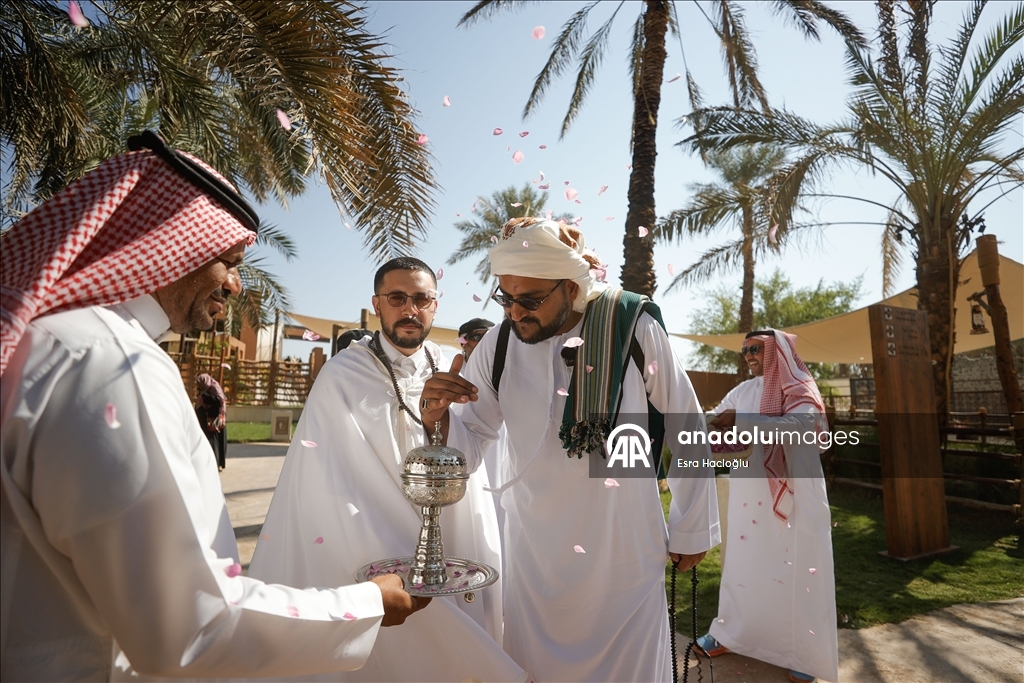 على خطى النبي.. مسلمون يختتمون رحلة من مكة إلى المدينة