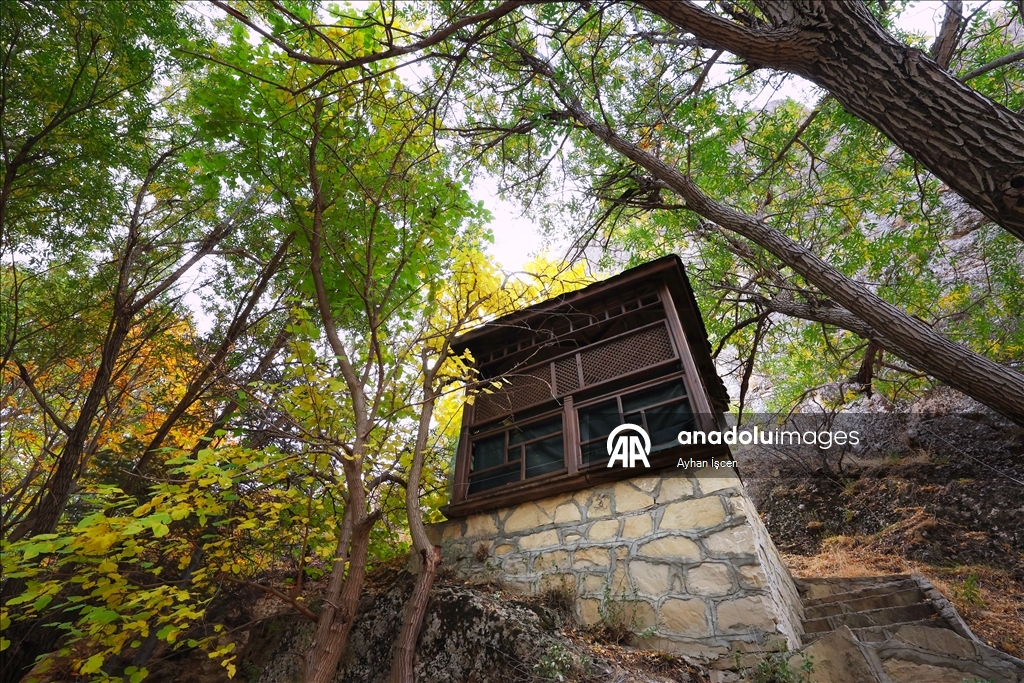 Sûlava Gunpinarê bi rengên payîzê xemilî