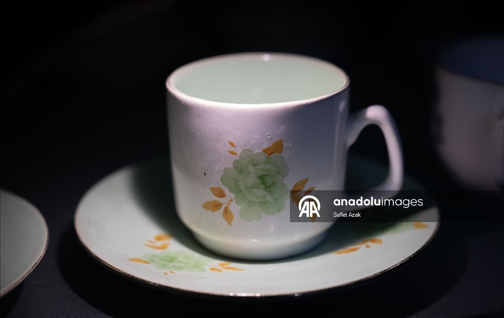 تروي ذاكرة القهوة والشاي بتركيا.. سبعيني يجمع 5 آلاف فنجان