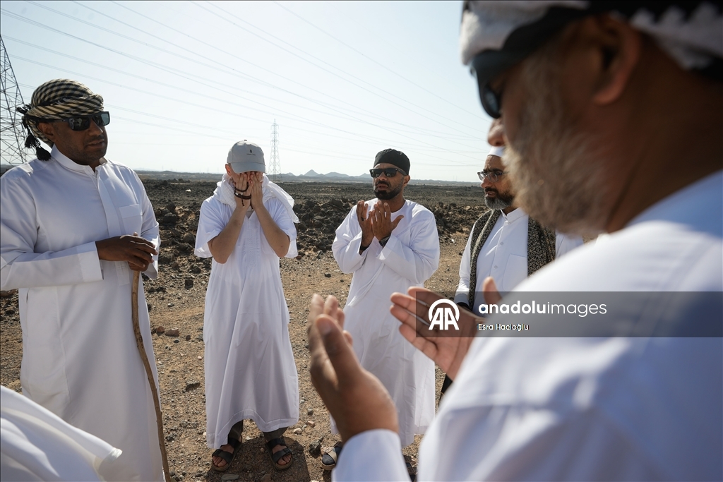 على خطى النبي.. مسلمون يختتمون رحلة من مكة إلى المدينة