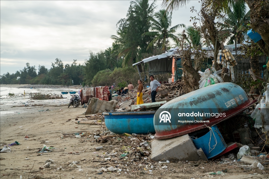Vietnam’da Kalmaegi Tayfunu’nun yol açtığı ağır hasar görüntülendi