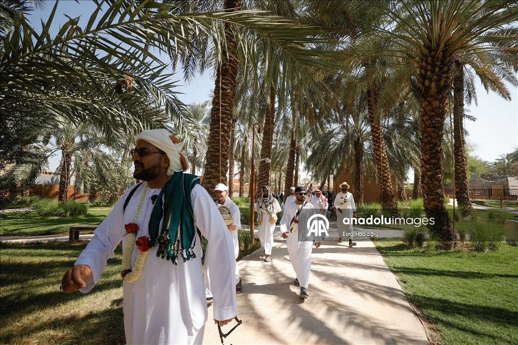 على خطى النبي.. مسلمون يختتمون رحلة من مكة إلى المدينة