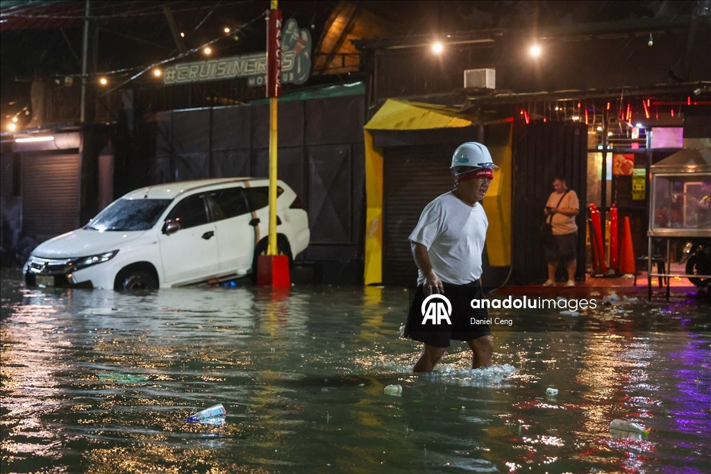 Süper Tayfun Fung-Wong Filipinler’i vurdu: 900 binden fazla kişi tahliye edildi