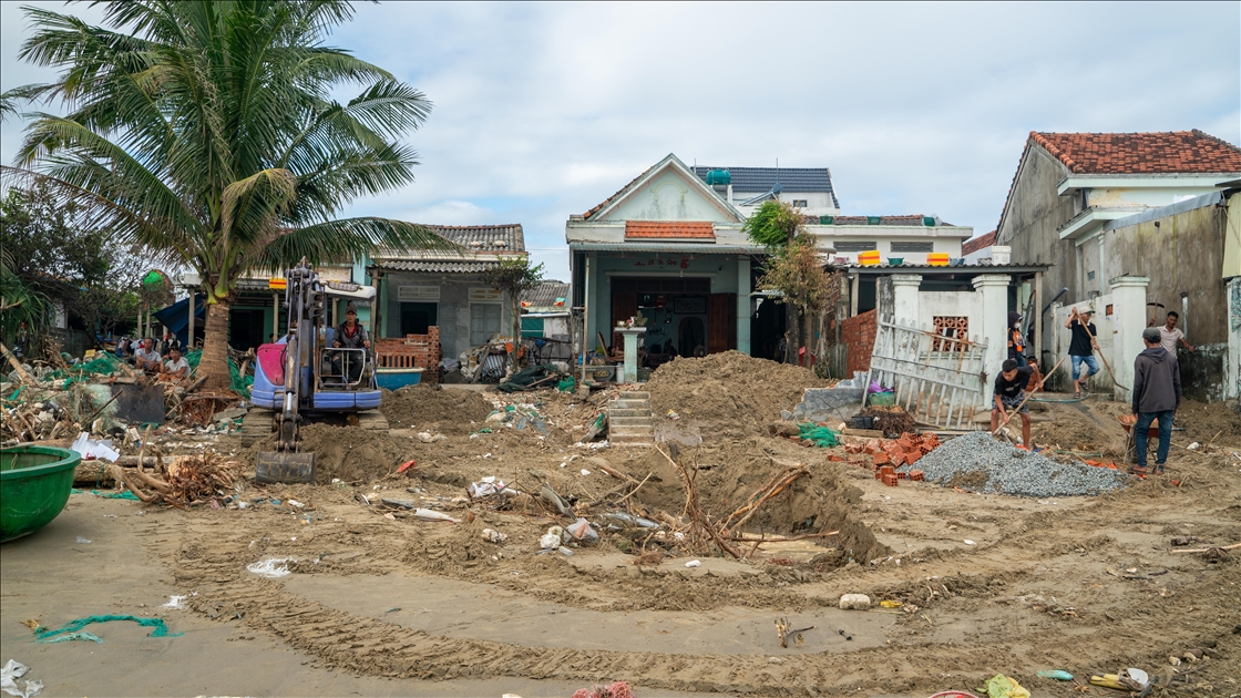 Vietnam’da Kalmaegi Tayfunu’nun yol açtığı ağır hasar görüntülendi