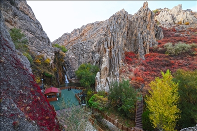 Sûlava Gunpinarê bi rengên payîzê xemilî