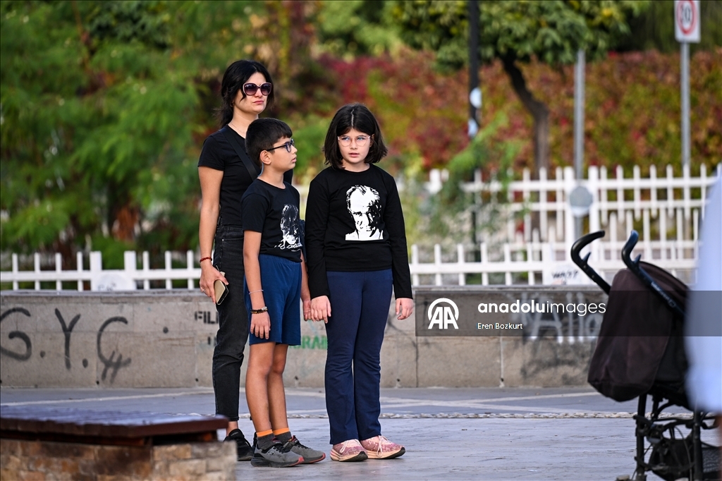 Büyük Önder Atatürk'ü anıyoruz