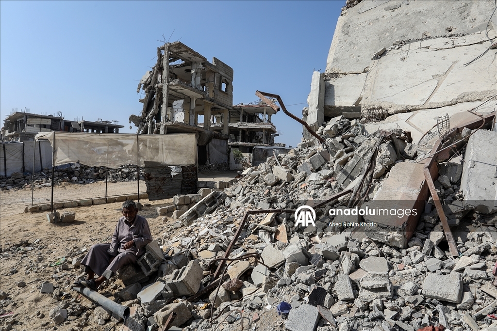 Han Yunus kentindeki Filistinliler enkaz arasında günlük yaşamlarını sürdürüyor