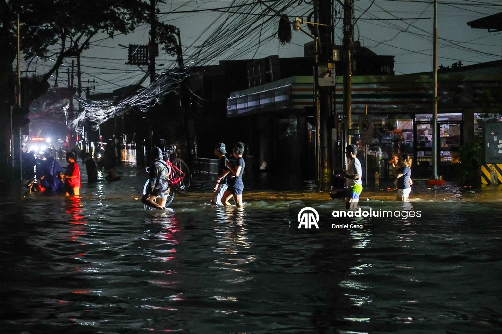 People struggle to recover from aftermath after Typhoon Fung-wong hit Philippines