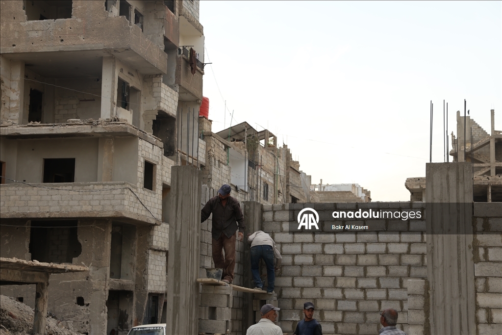 Syrians rebuild war-damaged homes in damascus with their own means