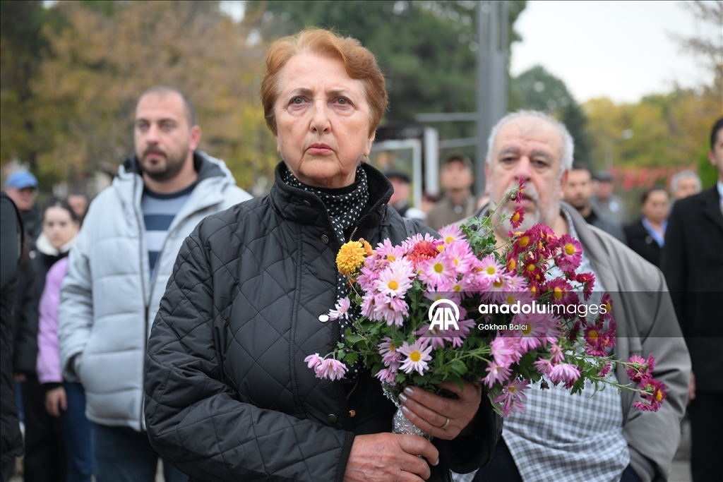 Büyük Önder Atatürk'ü anıyoruz