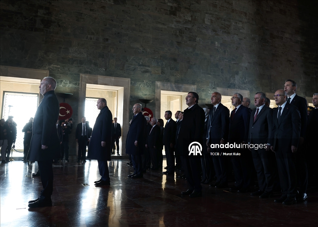 Ji bo Serokê Mezin Ataturk li Anitkabîrê merasima dewletê hat lidarxistin