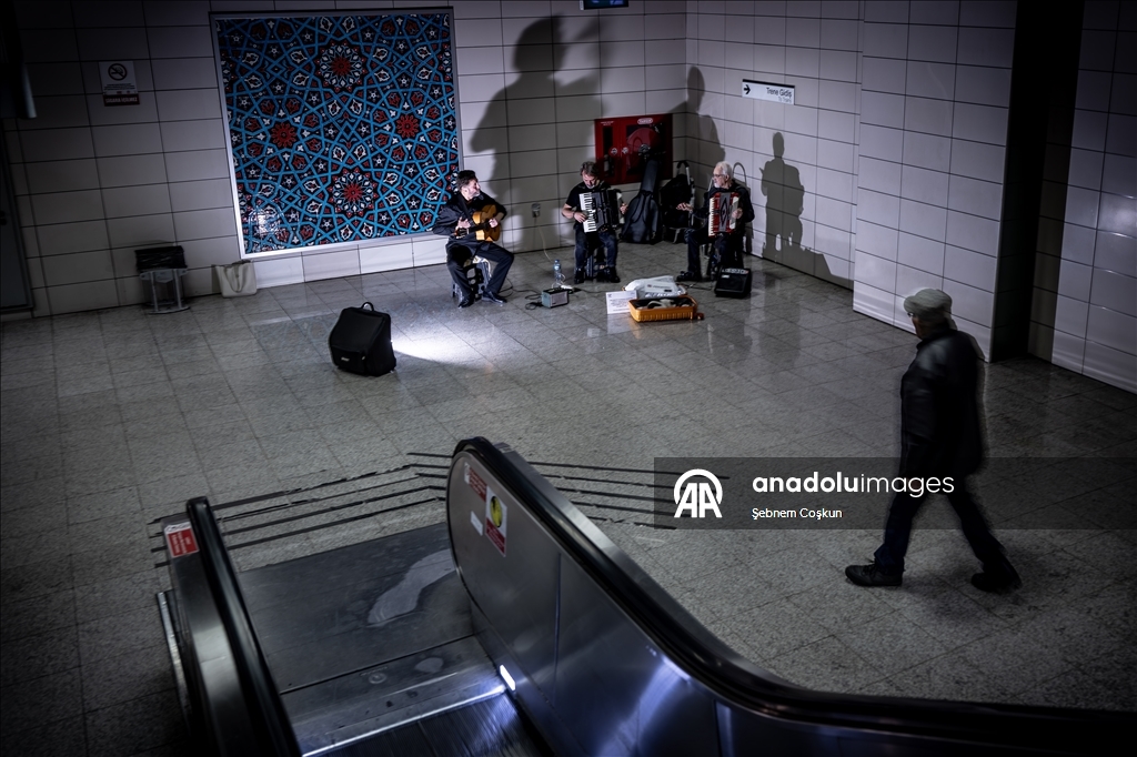 "Sirkecili” the cat steals hearts at Istanbul’s Sirkeci Marmaray Station