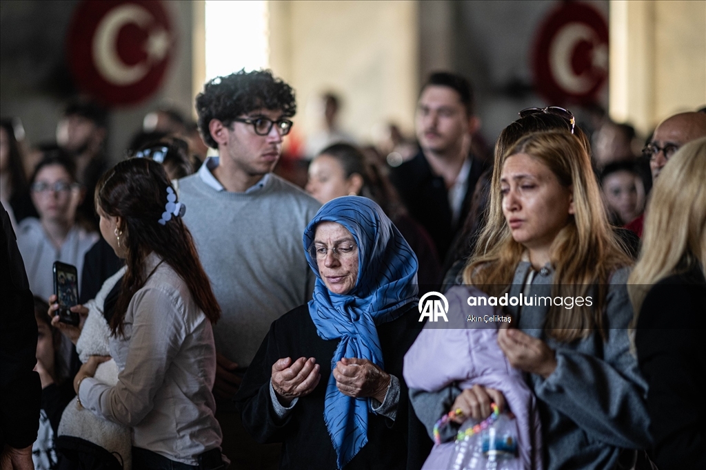 Anıtkabir'de ziyaretçi akını