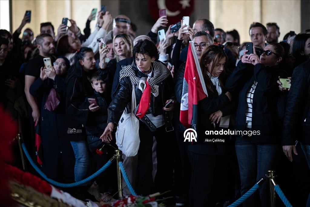 Anıtkabir'de ziyaretçi akını