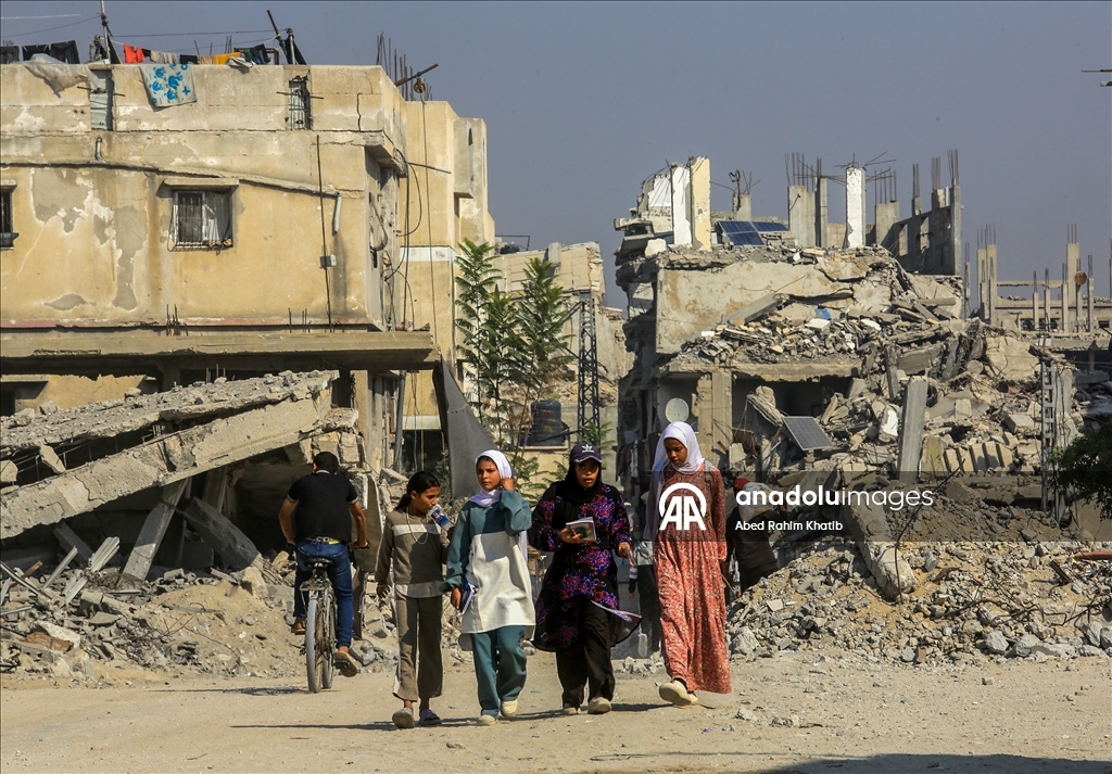 Han Yunus kentindeki Filistinliler enkaz arasında günlük yaşamlarını sürdürüyor