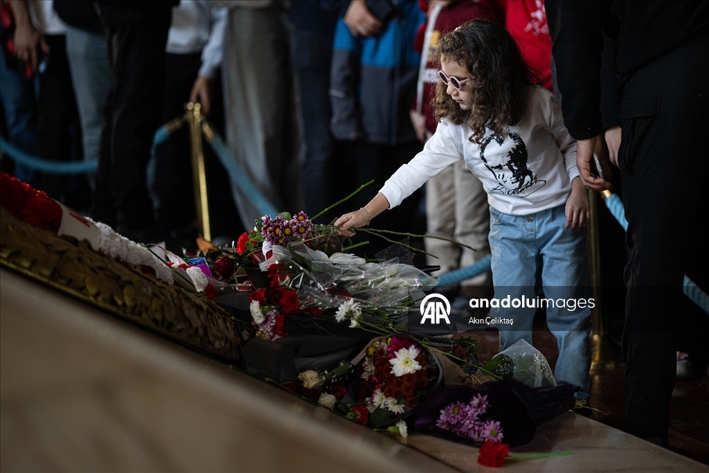 Anıtkabir'de ziyaretçi akını