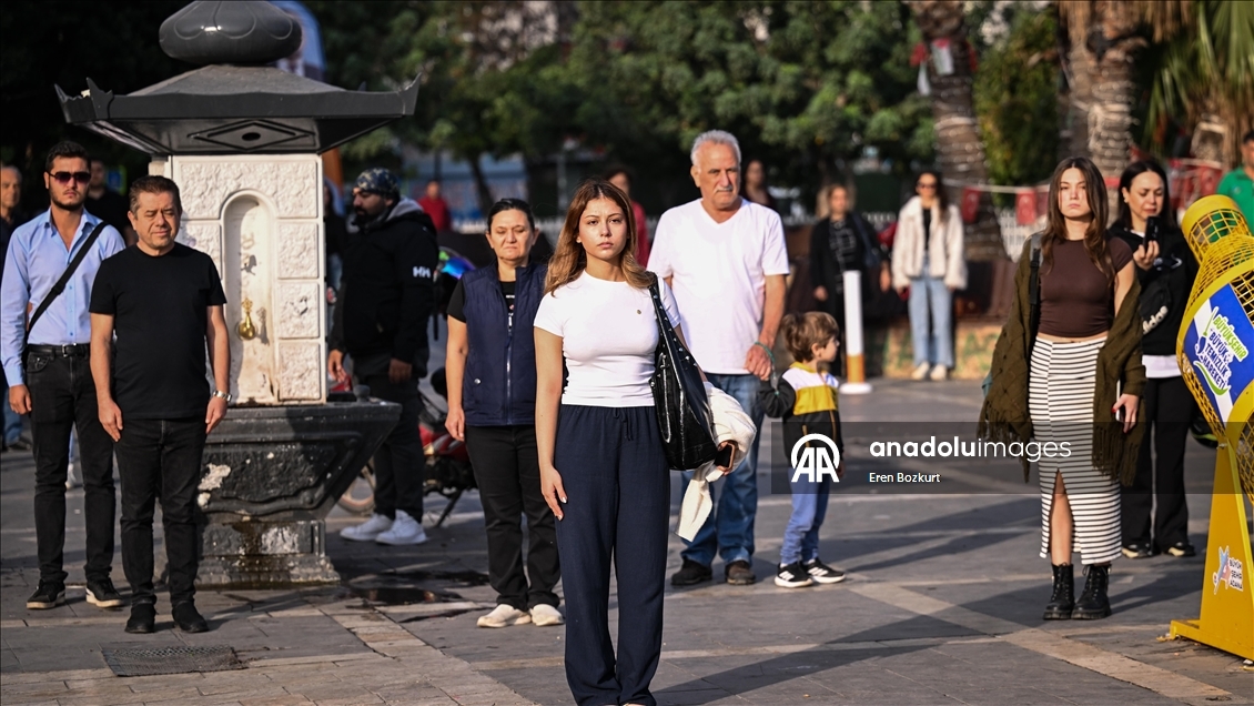 Büyük Önder Atatürk'ü anıyoruz