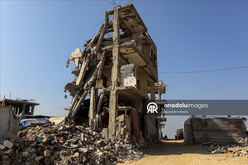 Han Yunus kentindeki Filistinliler enkaz arasında günlük yaşamlarını sürdürüyor