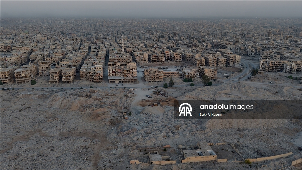 Syrians rebuild war-damaged homes in damascus with their own means