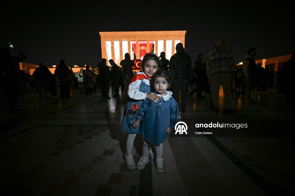 Anıtkabir'de ziyaretçi akını