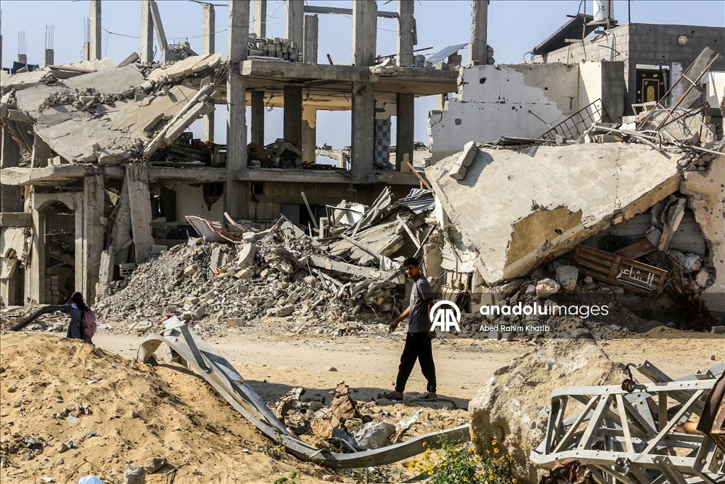 Han Yunus kentindeki Filistinliler enkaz arasında günlük yaşamlarını sürdürüyor