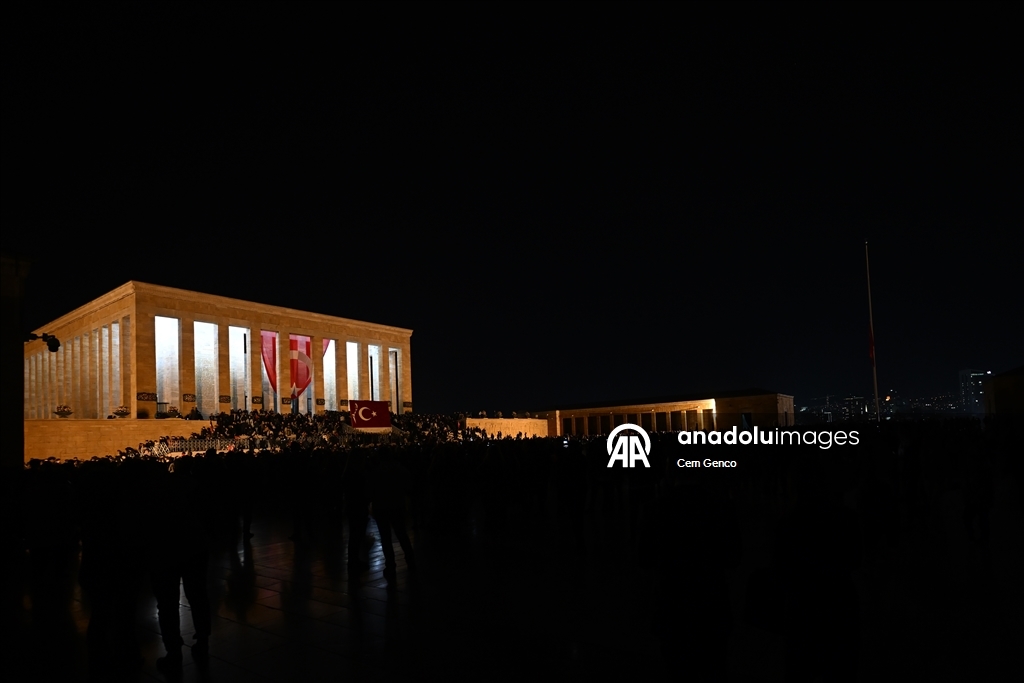Anıtkabir'de ziyaretçi akını