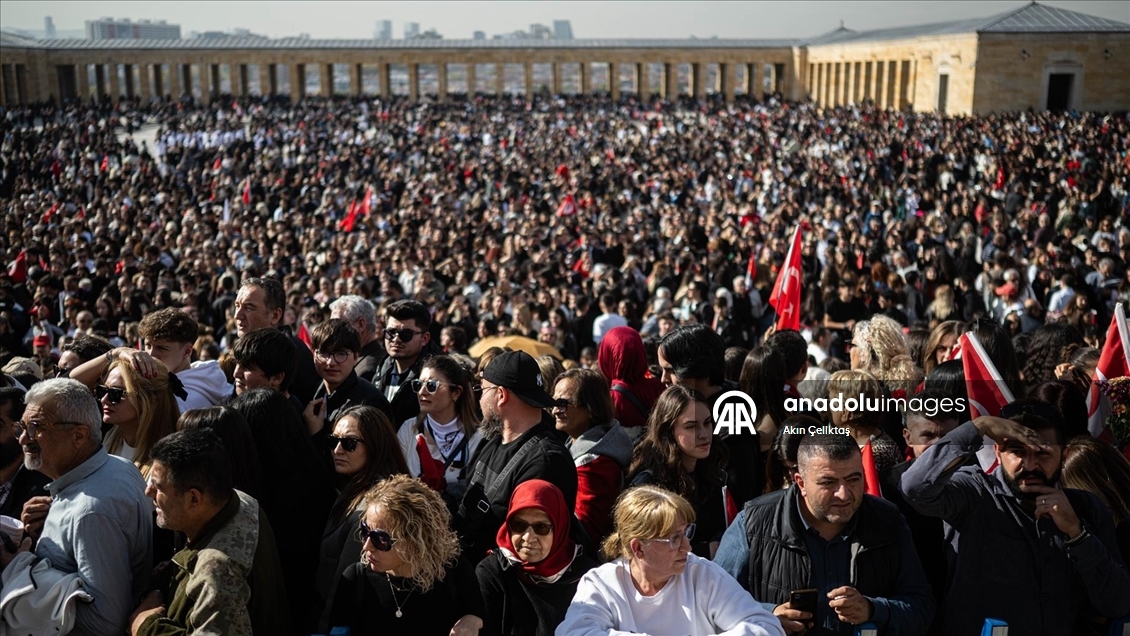 Anıtkabir'de ziyaretçi akını