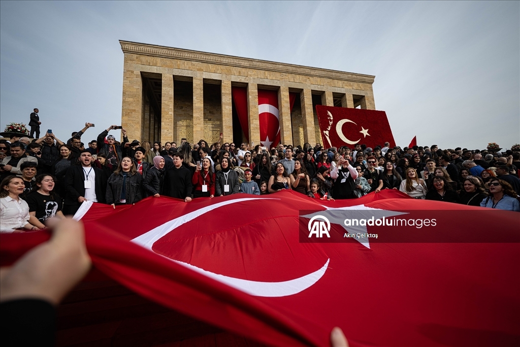 Büyük Önder Atatürk'ü anıyoruz
