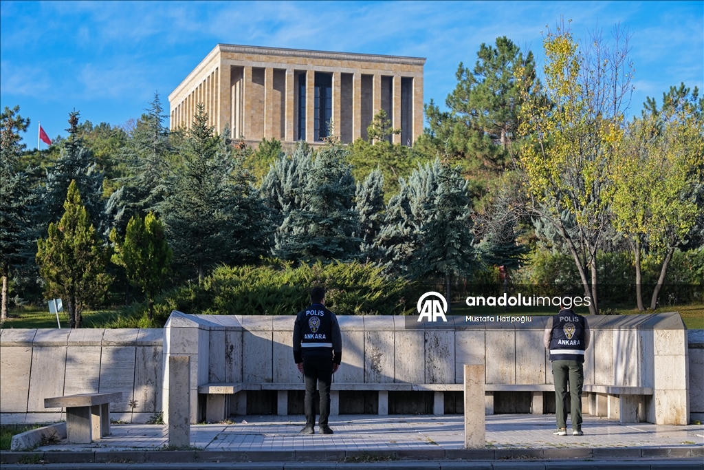 Büyük Önder Atatürk'ü anıyoruz