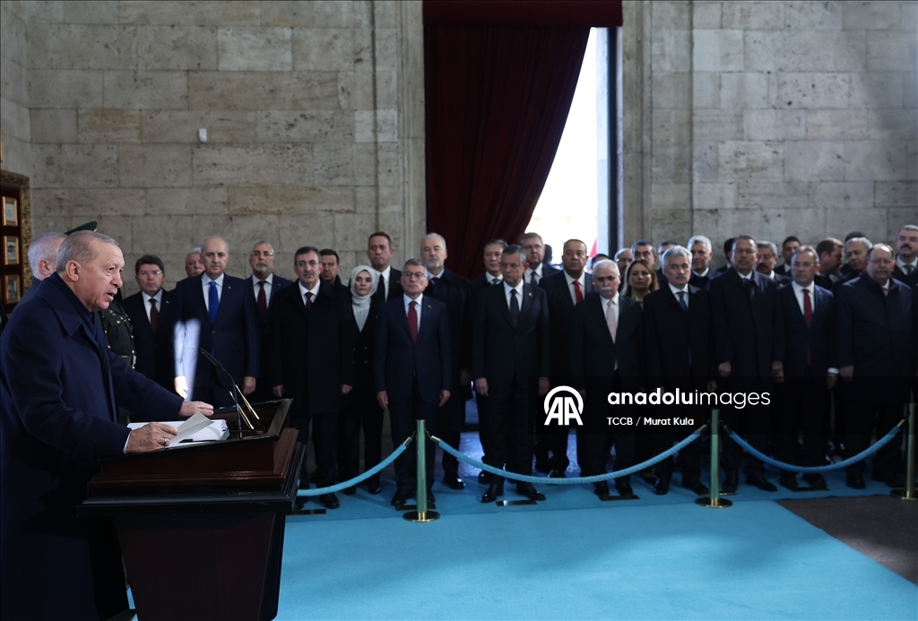 Ji bo Serokê Mezin Ataturk li Anitkabîrê merasima dewletê hat lidarxistin