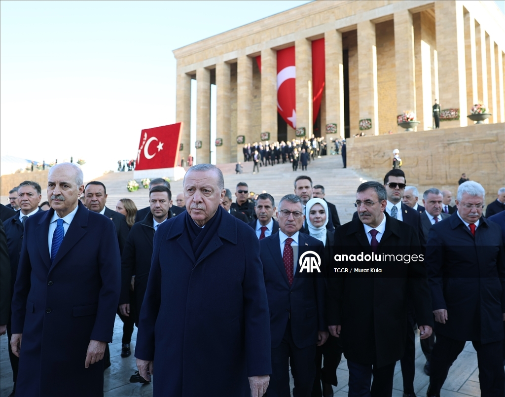 Ji bo Serokê Mezin Ataturk li Anitkabîrê merasima dewletê hat lidarxistin