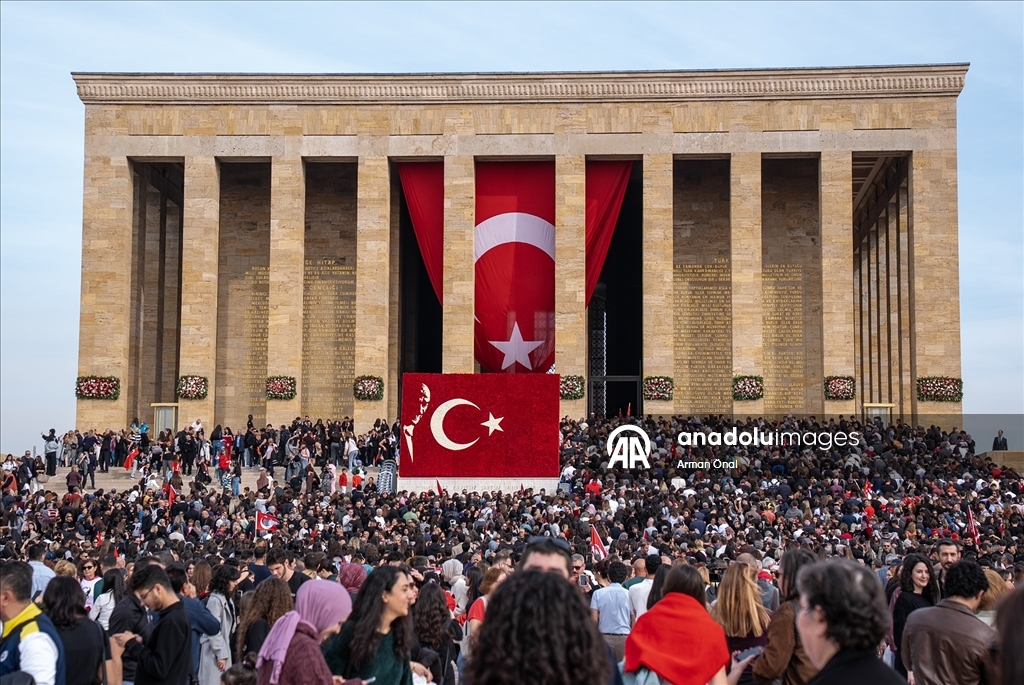 Büyük Önder Atatürk'ü anıyoruz