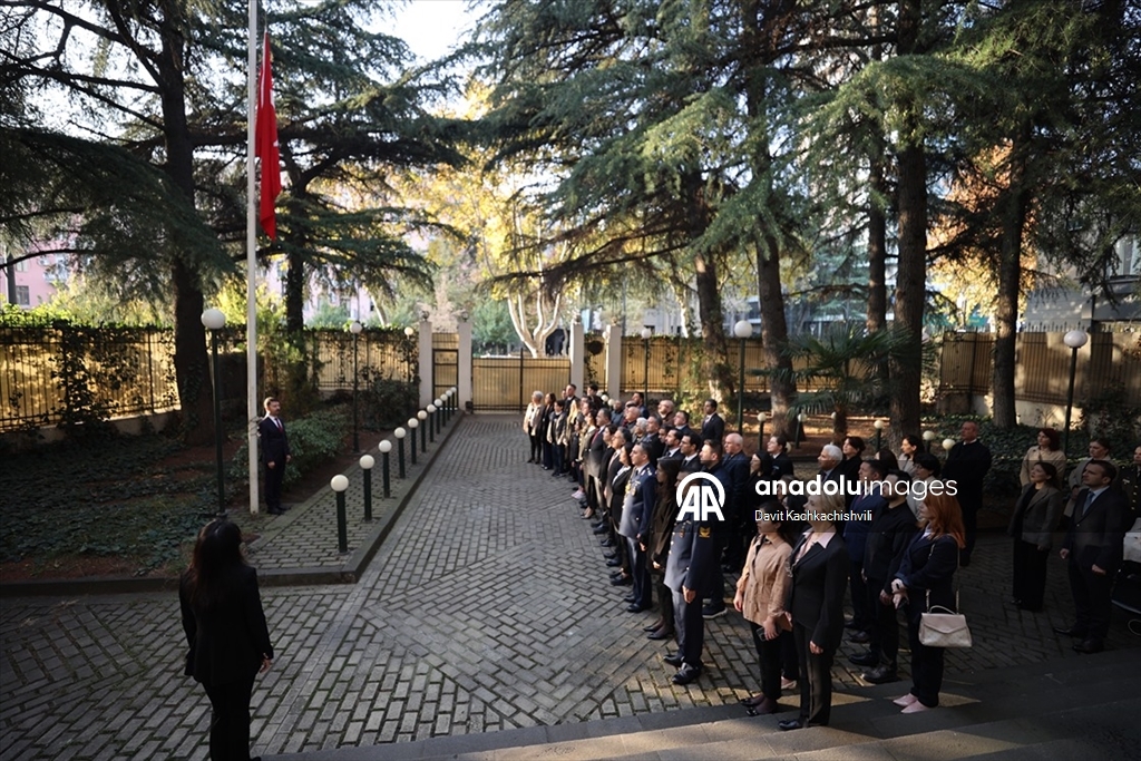 Büyük Önder Atatürk dünyada törenlerle anılıyor