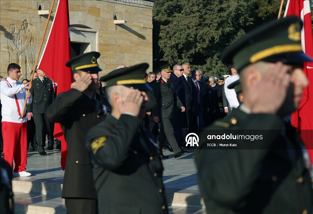 Ji bo Serokê Mezin Ataturk li Anitkabîrê merasima dewletê hat lidarxistin