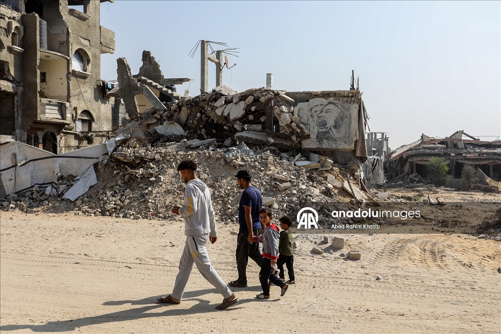 Han Yunus kentindeki Filistinliler enkaz arasında günlük yaşamlarını sürdürüyor