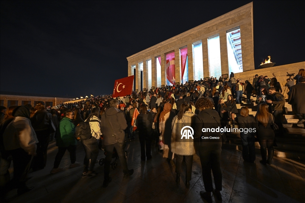 Anıtkabir'de ziyaretçi akını