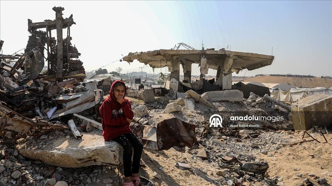 Han Yunus kentindeki Filistinliler enkaz arasında günlük yaşamlarını sürdürüyor