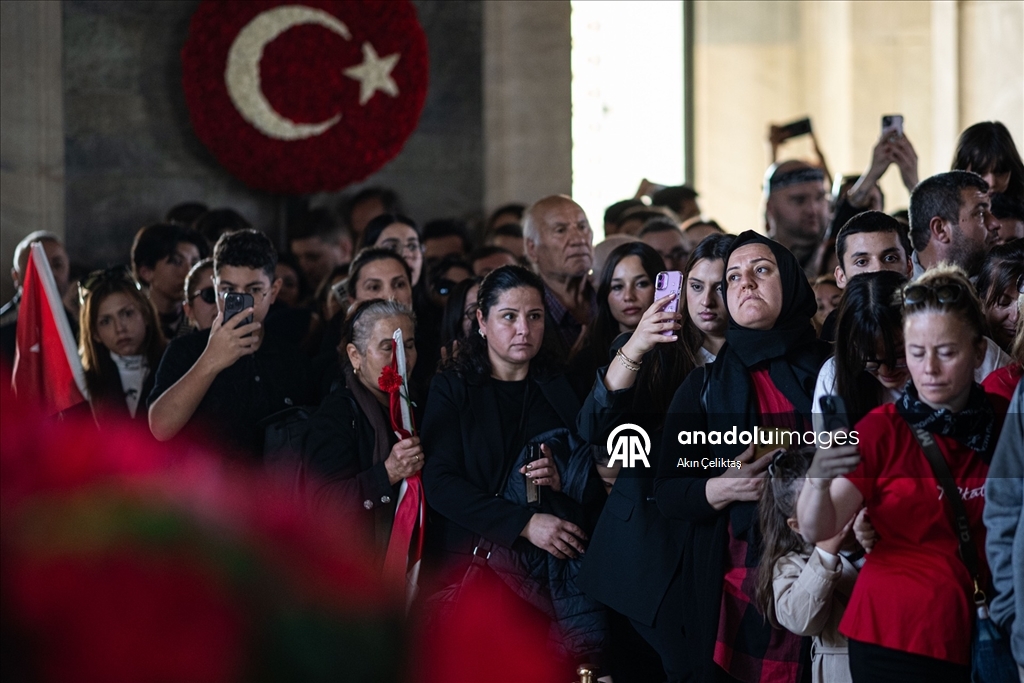 Anıtkabir'de ziyaretçi akını