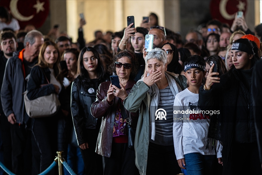 Anıtkabir'de ziyaretçi akını