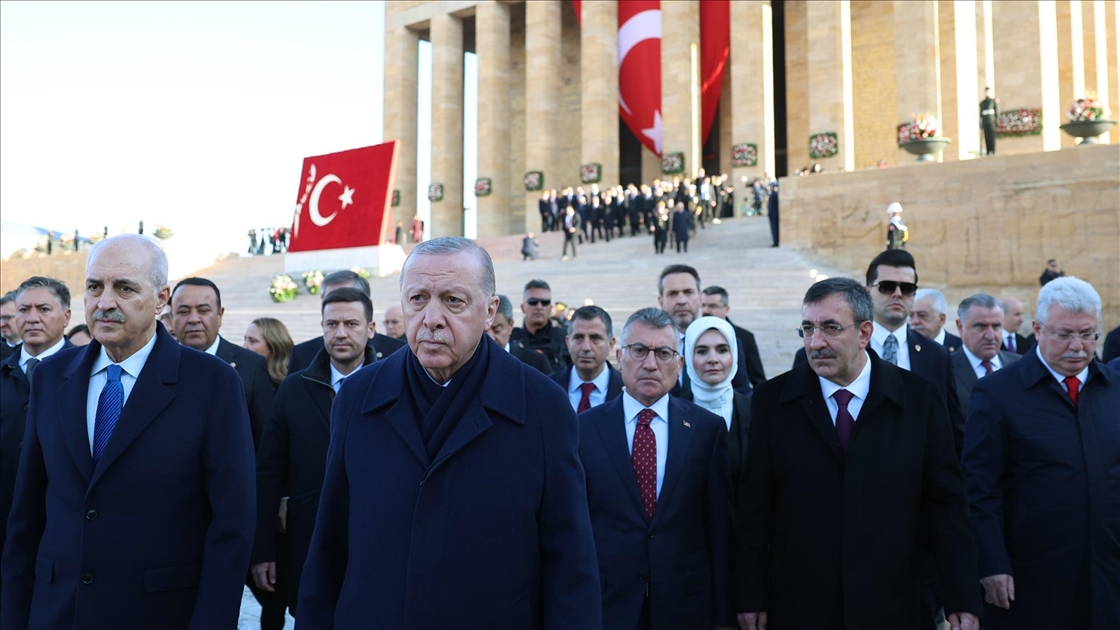 Büyük Önder Atatürk için Anıtkabir'de devlet töreni düzenlendi