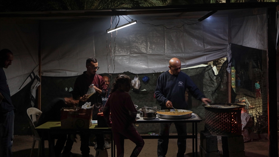 İsrail'in karanlığa gömdüğü Gazze'de günlük yaşam