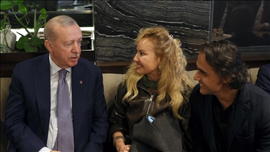 Cumhurbaşkanı Erdoğan kafede vatandaşlarla sohbet etti