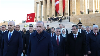 Büyük Önder Atatürk için Anıtkabir'de devlet töreni düzenlendi