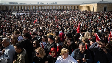 Anıtkabir'de ziyaretçi akını