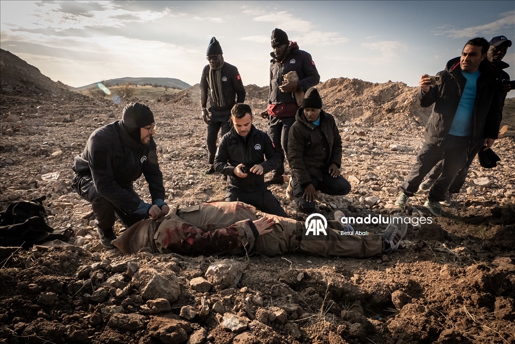 AA'nın savaş muhabirliği eğitimi gazetecileri zorlu koşullara hazırlıyor